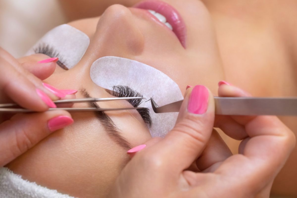Trend Kecantikan Eyelash Extension: Kelebihan dan Kekurangan