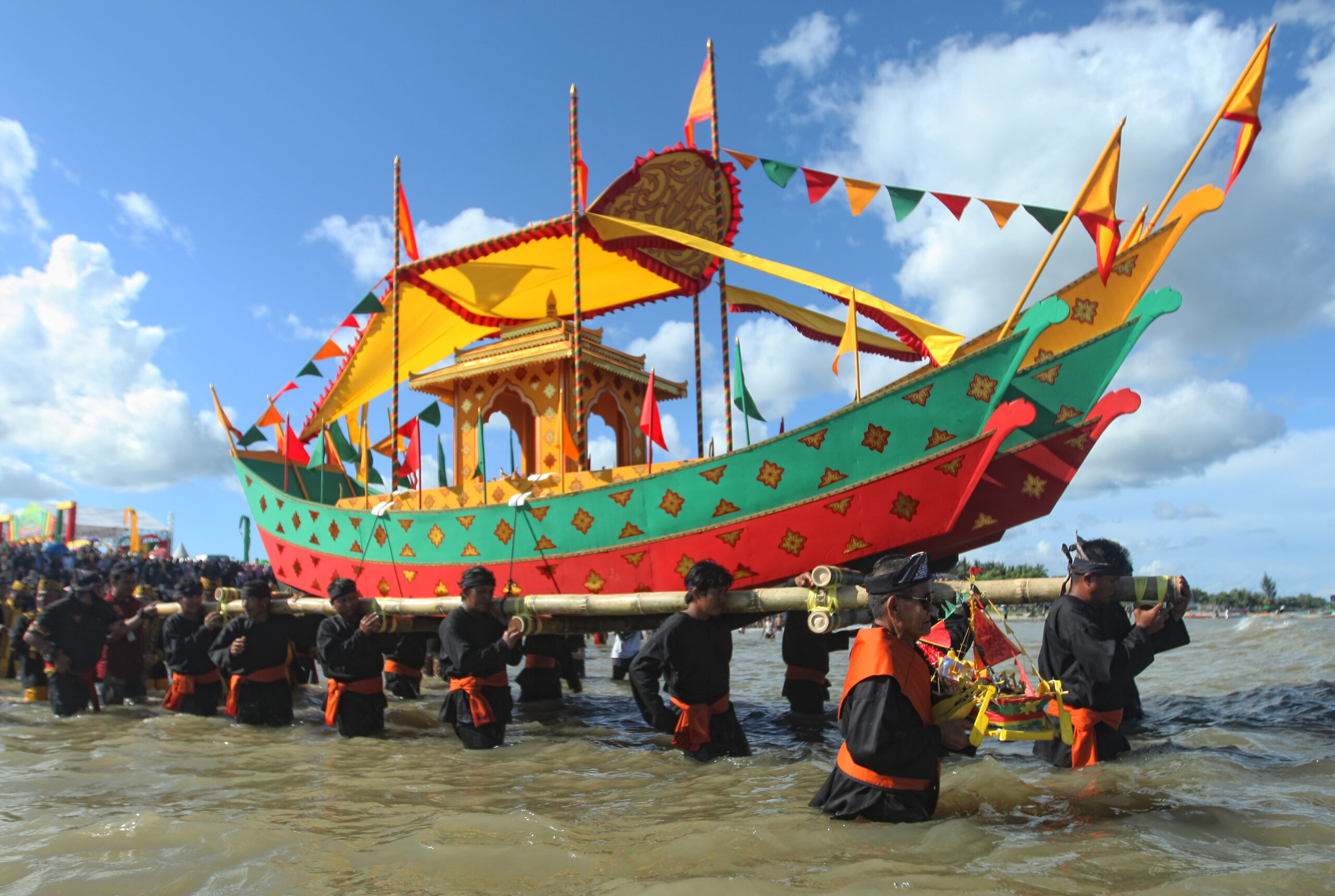 Iraw Tengkayu: Event Budaya Laut di Tarakan