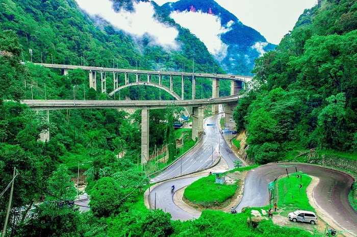 Wisata Alam Kelok 9 Padang, Pesona Jalan Ikonik Sumbar