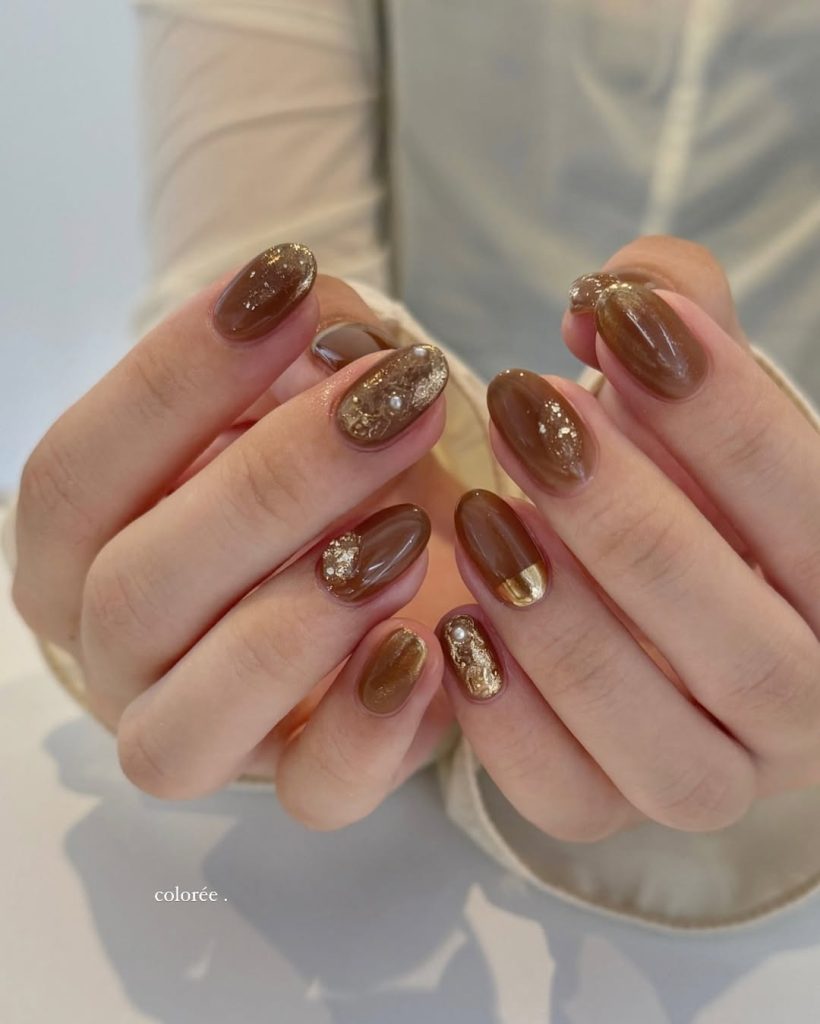 Nail Art dengan Aksen Glitter: Tampil Mewah dan Elegan