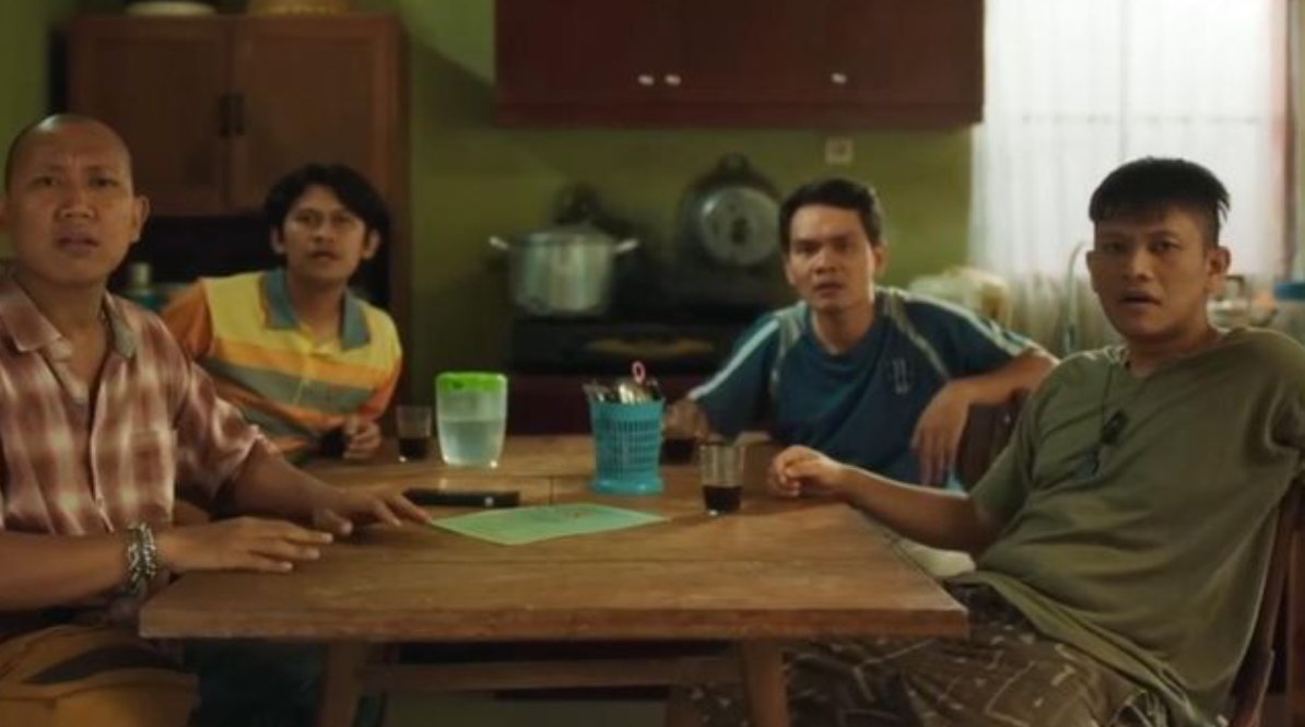 Review Film Komedi yang Bikin Tertawa Lepas dan Bahagia