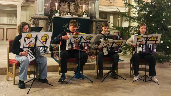 Meriahkan Musim Natal di Desa: Konser Advent Berkesan