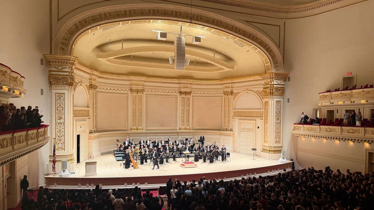 Saksikan Pujian: Kesuksesan Bläserphilharmonie di New York