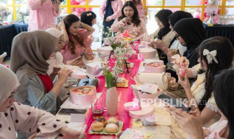 Ilustrasi parfum lokal untuk artikel Parfum Lokal Menyasar Ekspresi Diri Generasi Z
