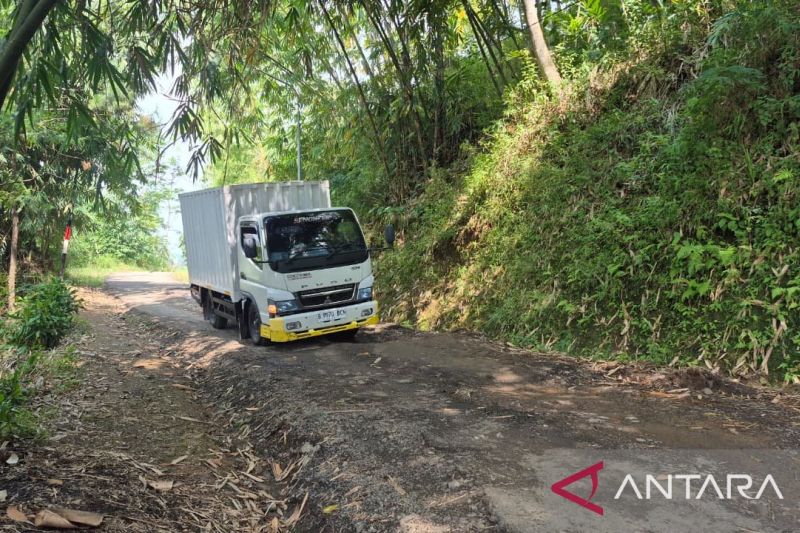 Perbaikan ruas jalan: Pemkab Bandung Barat Perbaiki 34 Ruas…